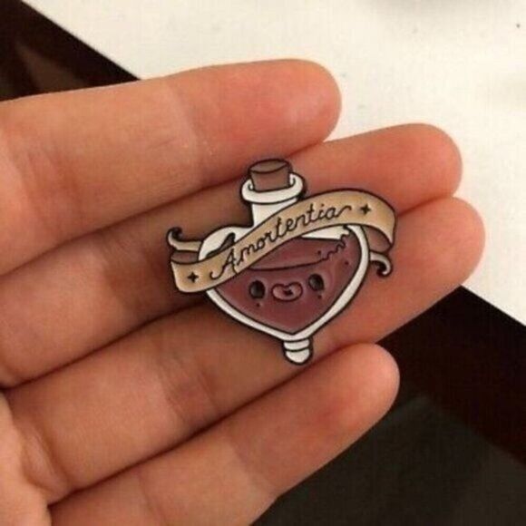 3/20 Amortentia Harry Potter Enamel Pin - Picture 1 of 1
